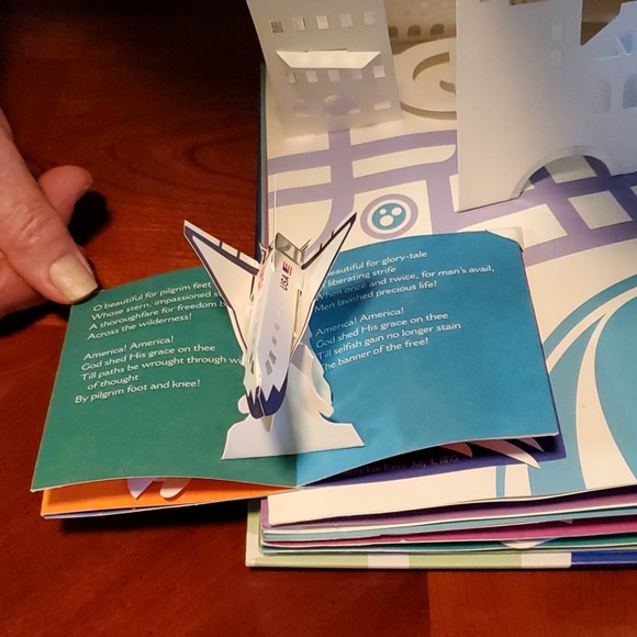 America POP UP Book 10x8 - Picture 16 of 16